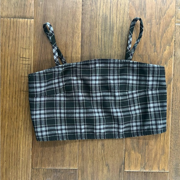 V&X Cropped Tank Top - Picture 2 of 6